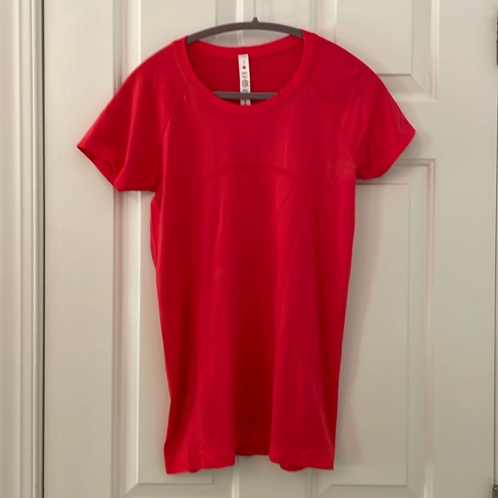 Lululemon You Race You short sleeve athletic top. Orange/Red. Size 8